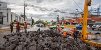 Por reparación de losas, cierran laterales de Maestros Veracruzanos hacia Murillo Vidal