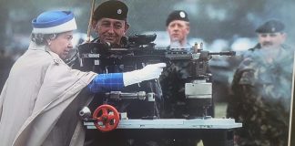 ¡LA REINA HA MUERTO! ¡LARGA VIDA AL REY!