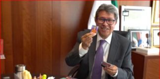 Monreal se divierte e invita a intercambiar estampitas .