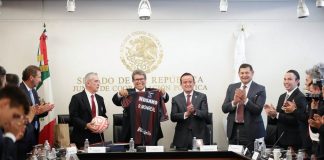 Ricardo Monreal reconoce logros del Club de futbol Atlante .