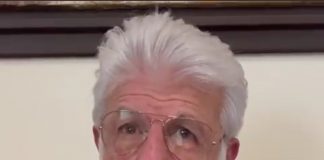 Se disculpa padre de Mauricio Tabe con los verificadores.