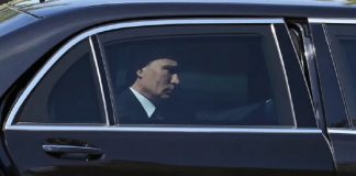 Reportan atentado contra limousine de Vladimir Putin .