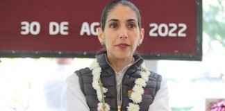 En medio de la polémica la fiscal de Veracruz celebra su llegada al cargo.