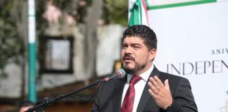 Zenyazen Escobar: “Hoy los maestros hacen patria educando en las aulas” .