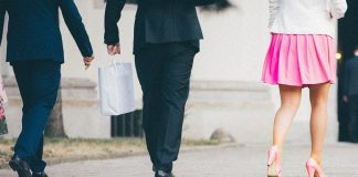 Buscan prohibir imposición de vestimentas sexistas en bares y restaurantes #Senado