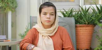 La joven afgana a la que obligaron a abandonar la escuela, pero que no quiere renunciar a la educación