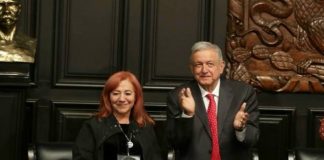 AMLO aboga por Rosario Piedra ante críticas por su intrusión en temas electorales.