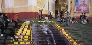 Feministas instalan altar para las 147 mujeres que nos faltan en Veracruz .