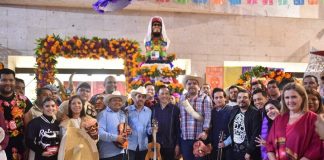 Exponen en el Congreso de Veracruz muestra de altares por el Día de Muertos .
