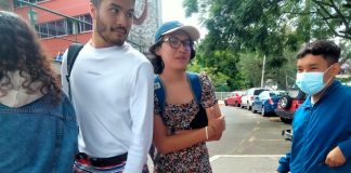 Uso de falda en la UV por parte de alumnos, acción solidaria con víctimas de acoso.