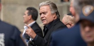 Ex asesor de Trump a prisión por fraude en muro fronterizo .