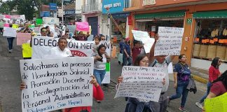 Marchan para demandar reasignación de recursos para promoción de docentes en CECYTEV .