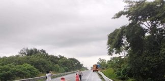 Reportan automovilistas que en carretera LAS CHOAPAS OCOZOCOAUTLA KM-17+600 hay un deslave H