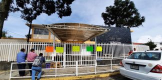 Toman escuela para exigir reubicación de alumna por comportamiento de tutora. #Xalapa