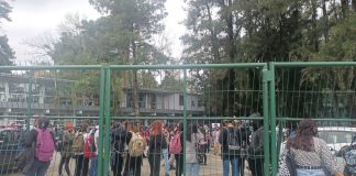 Estudiantes toman Facultad de Humanidades de la Universidad Veracruzana por acoso e inseguridad .