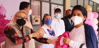 Dona Voluntariado IMSS de Veracruz Norte Bolsas Rosas, sillas de ruedas y colchones de aire