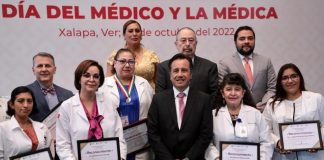 Entregan la Medalla “Doctor Pedro Rendón Domínguez” a la internista María del Rosario López Ochoa