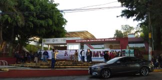 SIMVE toma la SEV en demanda de aumento salarial y otros reclamos .