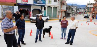 Se reúne Alcalde Ricardo Ahued con vecinos de la avenida Miguel Alemán .
