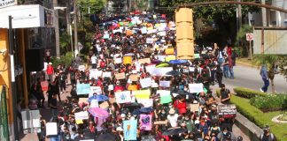 Estudiantes de La UV marchan en contra del acoso y su encubrimiento.
