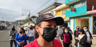 Colonos urgen obra en la calle de Pípila