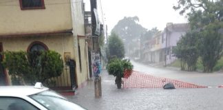 Fuerte lluvia en Xalapa deja estos anegamientos .