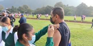 En el sur IMSS continúa con campaña de vacunación antiinfluenza .