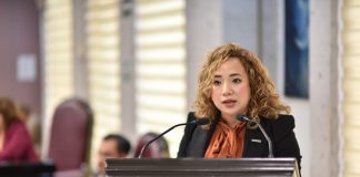 Celebra diputada disposición para solucionar problema de caseta en Fortín .