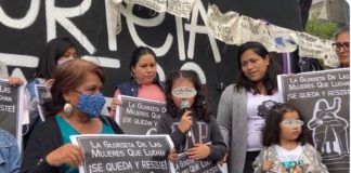 “¡Claudia, entiende, la Glorieta se defiende!”: Colectivas en plantón en antimonumenta de las Mujeres que Luchan.