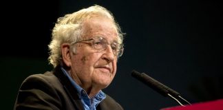 Guerra de Ucrania “es una condena a muerte para la humanidad, nadie saldrá ganador”: Noam Chomsky