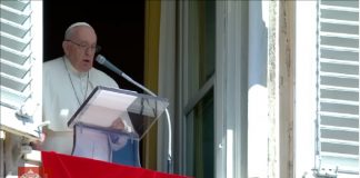 El Papa Francisco le pide a Putin acabar con la espiral de violencia y muerte.