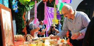 Presenta Ayuntamiento Altar de Día de Muertos en el Patio Central . #Xalapa