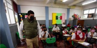 Zenyazen atendió peticiones en planteles de Coatzacoalcos.