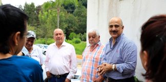 Se reúne Ricardo Ahued con vecinos de Los Arenales .