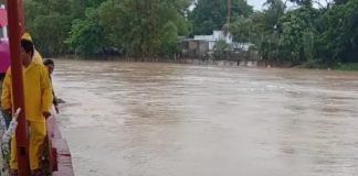 Reportan inundaciones en Agua Dulce y Playa Vicente en el sur de Veracruz .