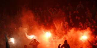 Inadmisible brutalidad en las gradas .