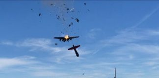 Chocan dos aviones de exhibición en Dallas, Texas; hay víctimas mortales.