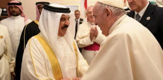 El primer Papa en el Reino de los dos mares se despide de Baréin .