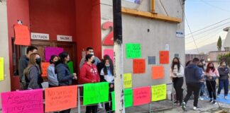 Paro de estudiantes de Universidad Rafael Guízar y Valencia por retiro de Becas