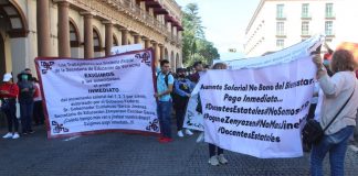 Docentes veracruzanos se manifiestan en Plazas públicas del Estado.