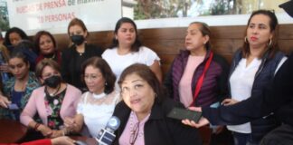 Maestras exigen disculpas públicas de Eric Cisneros por discriminación de las mujeres.