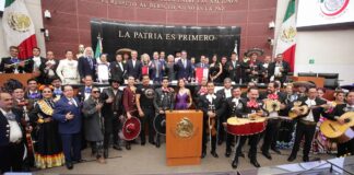 Reconoce Senado trayectoria artística de músicos y mariachis mexicanos .