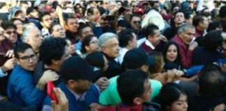 Inicia la marcha de López Obrador rumbo al zócalo.