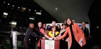 Iluminan Senado de naranja por “Día Internacional de la Eliminación de la Violencia contra las mujeres y las niñas”