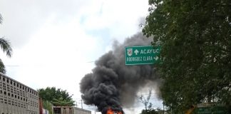 Un tráiler impactó a un ADO, en autopista Tinaja Cosamaloapan; otro se incendio