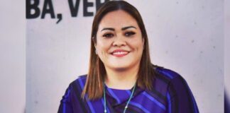 Vania López cumple promesa en dignifica baños de limpia pública.