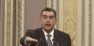 Congreso de Puebla elige al diputado Sergio Salomón como gobernador sustituto .