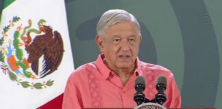 AMLO defiende a Ministra Esquivel acusando a quienes revelaron supuesto caso de plagio.