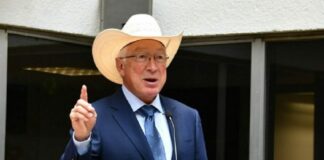 Seguiremos combatiendo a cárteles y criminales que llevan drogas a nuestra gente: Ken Salazar