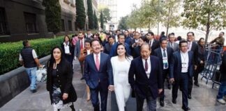 Admiten lesgisladores de Morena que son serviles a AMLO .